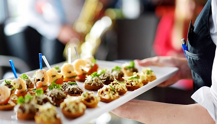 BF   WAYS TO CUT DOWN WEDDING CATERING COST